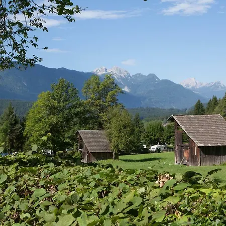 Ferienhaeuser Glueck Auf, Sauna, Hottubs Holiday home Arnoldstein